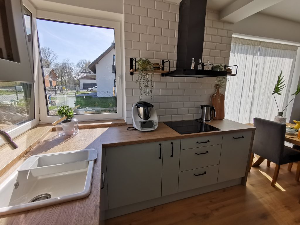 biała kuchnia na wymiar gdańsk drewno