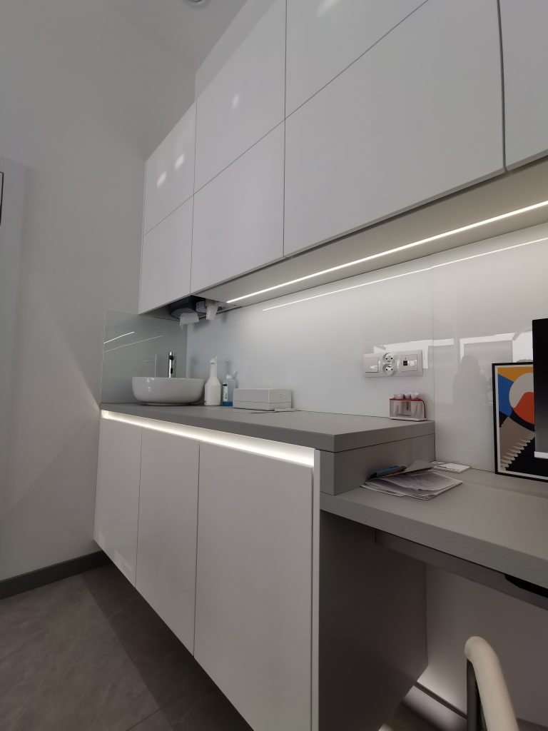 Realizacja 13 2 biała szafa biurowa na wymiar Gdańsk