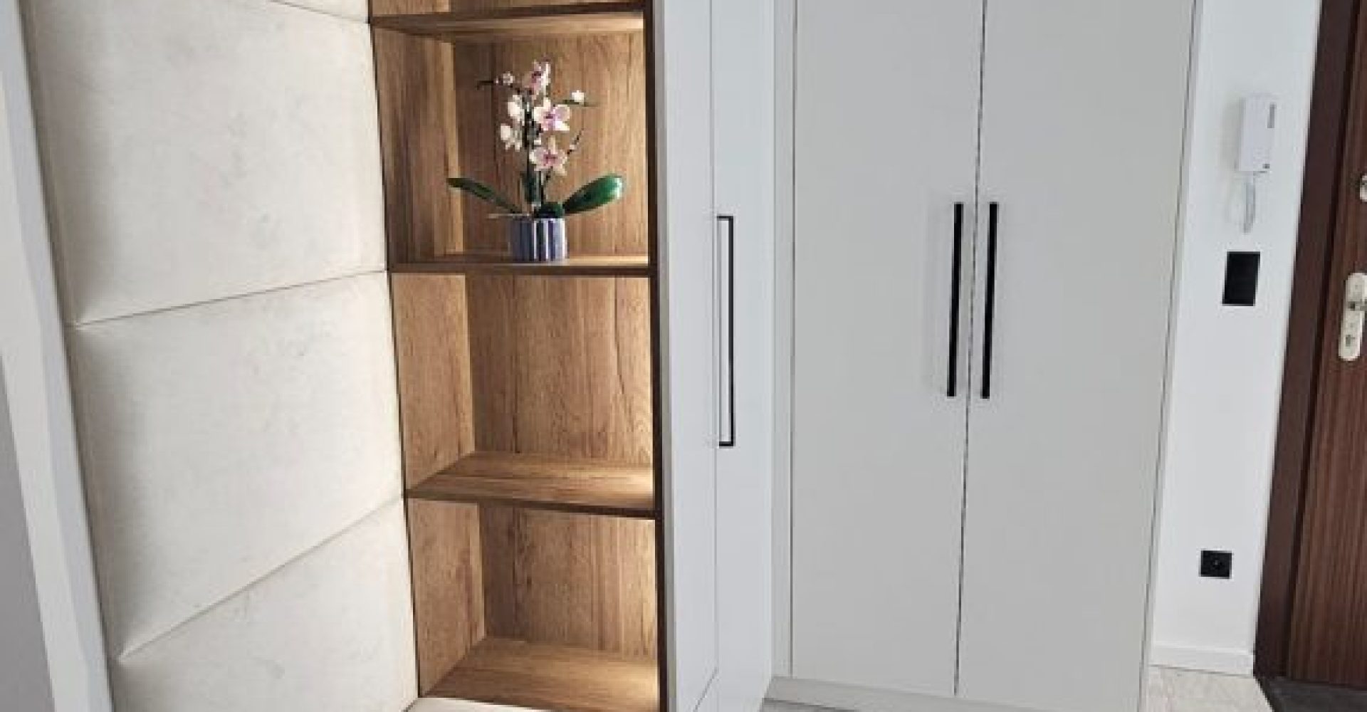 biała zabudowa na wymiar przedpokoju gdańsk